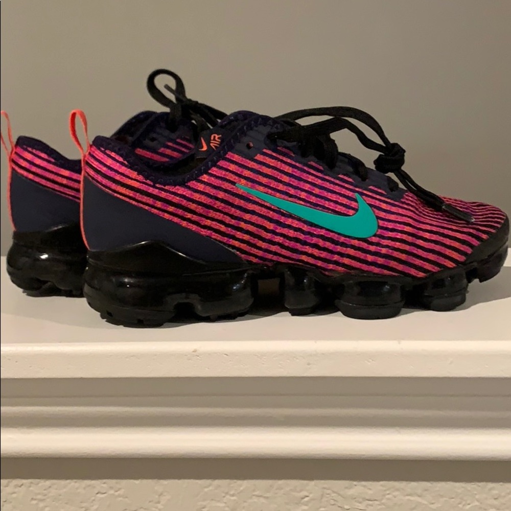 Nike youth vapormax